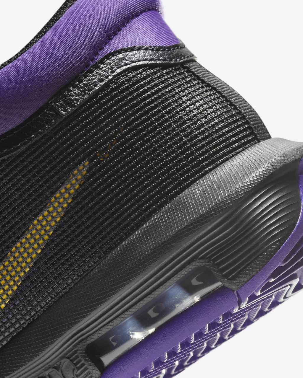 Кросівки Nike LEBRON WITNESS VIII купити