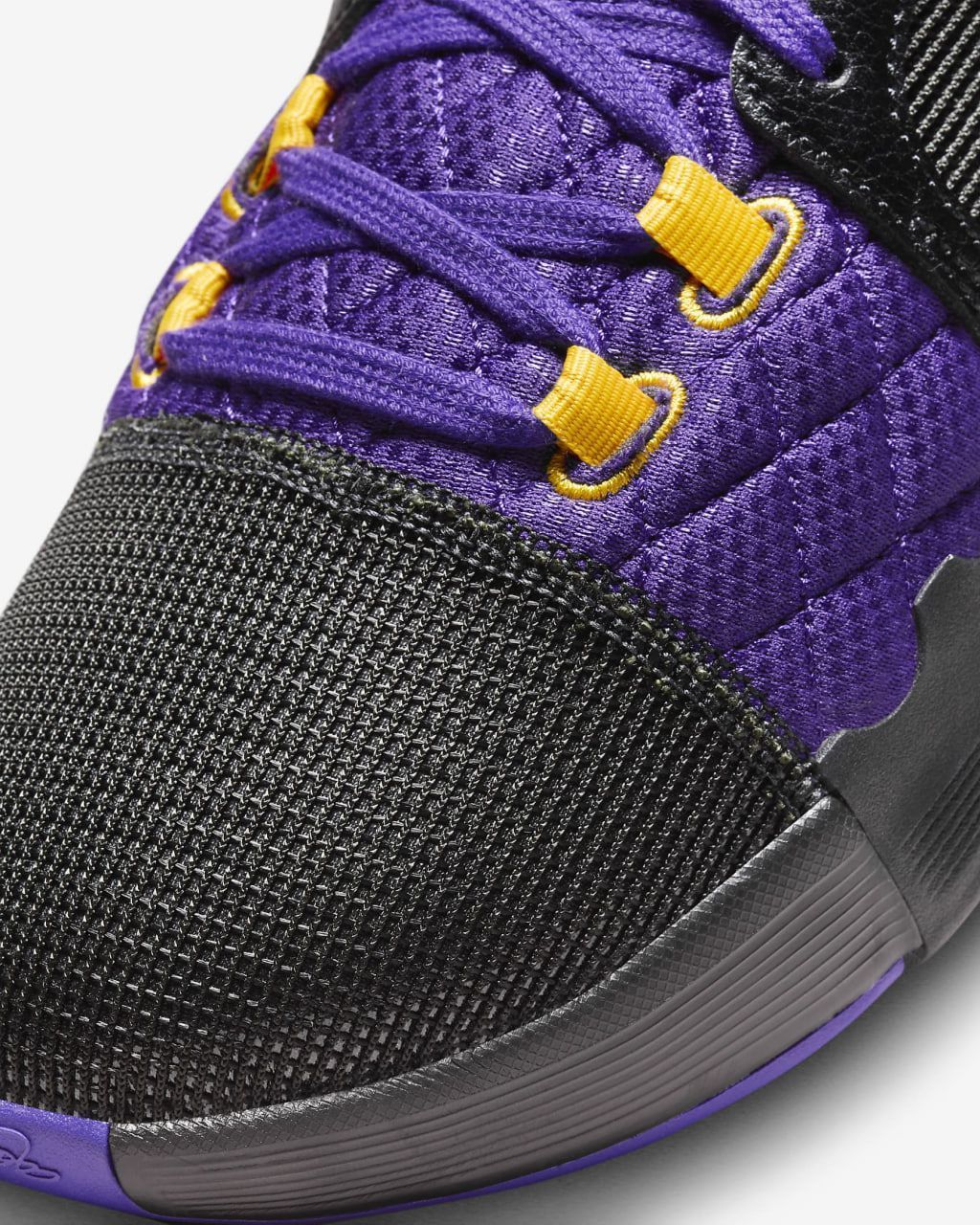 Кросівки Nike LEBRON WITNESS VIII купити