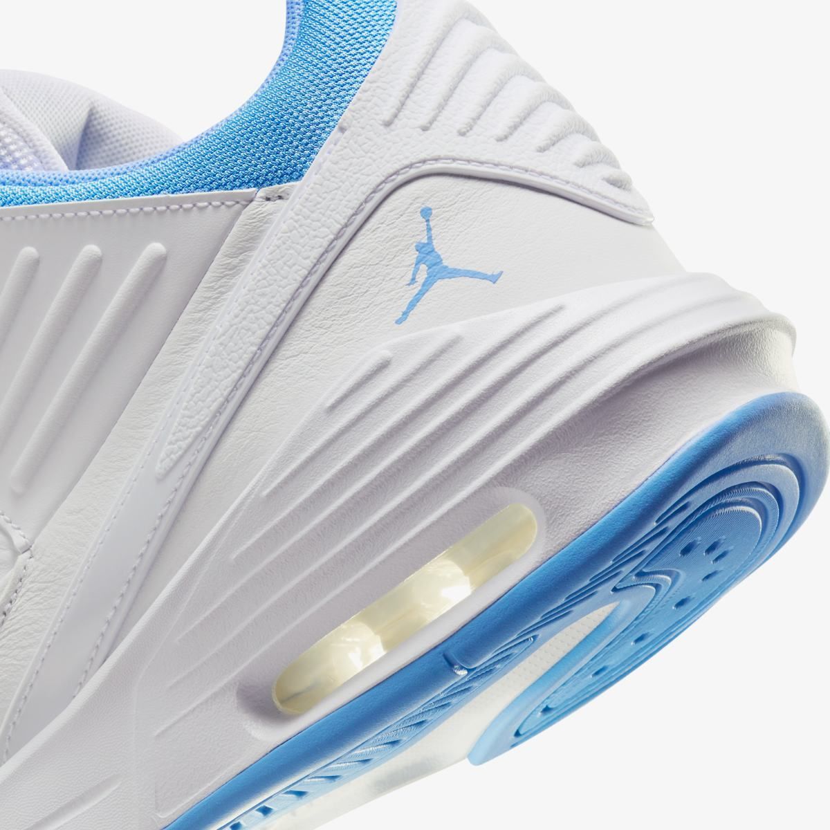 Кросівки NIKE JORDAN MAX AURA 5 купити